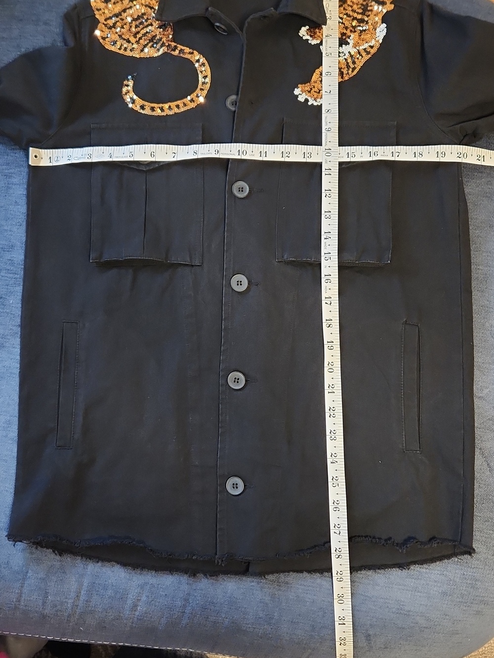 Blue B Black Denim Sequin Embroidered Tiger-shaped  Shoulder Shirt Jacket Size S - Picture 11 of 16